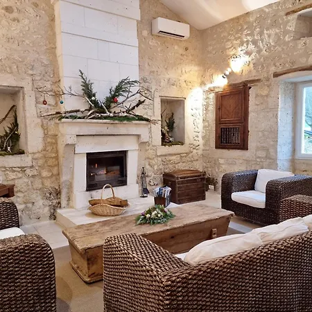 Un En Charente, 4 Etoiles Nyaraló Roullet-Saint-Estèphe